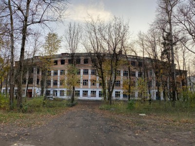 Активисты ОНФ требуют снести заброшенное здание школы в Твери - Новости ТИА