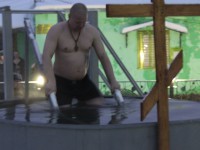 На Крещение осуждённые в Твери купались в бочке с освящённой водой - Новости ТИА