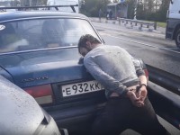 Опубликовано видео задержания голодного автовора, который пытался сбежать с места ДТП - новости ТИА
