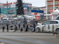 У вокзала в Твери собрался «паровозик» из трёх машин - Новости ТИА