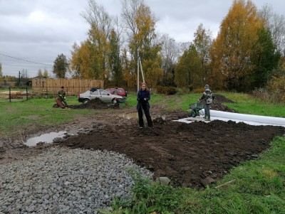 В деревне Тверской области жители строят дорогу своими руками - новости ТИА