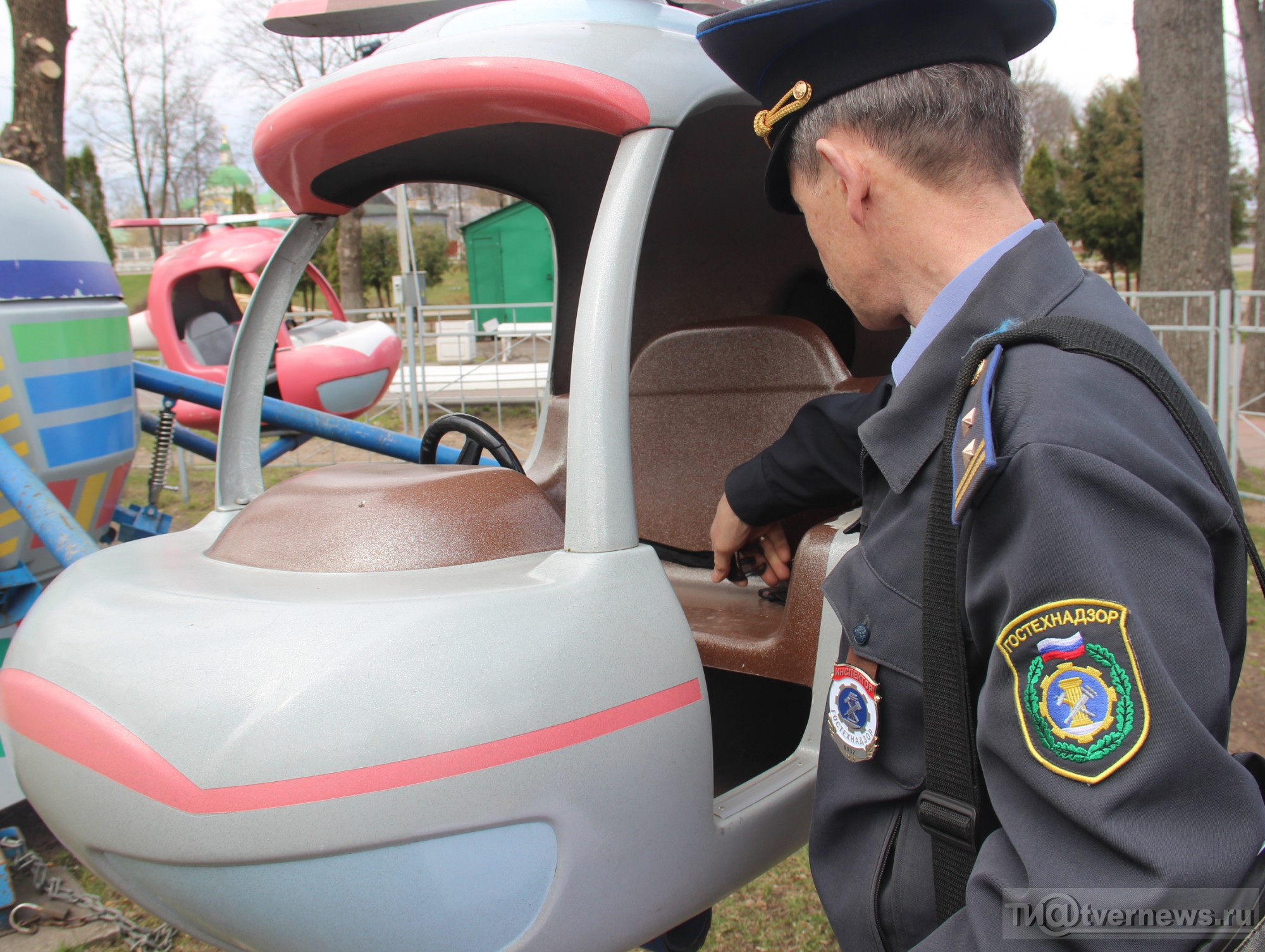 В Горсаду Твери проверяли аттракционы и нашли неисправности - ТИА