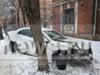 В Твери столкнулись две иномарки, пострадала девушка-водитель - Новости ТИА