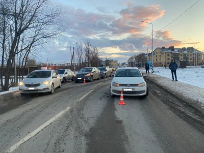 В Твери столкнулись три иномарки, пострадала женщина - Новости ТИА