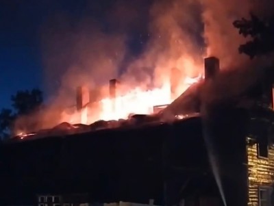 В Тверской области горел двухэтажный деревянный барак - новости ТИА