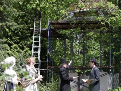 В ботаническом саду Твери завершается строительство павильона-ротонды - Новости ТИА