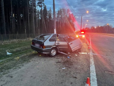 В Тверской области на М-10 машина врезалась в столб - Новости ТИА