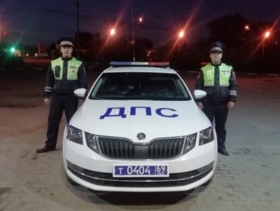 В Тверской области на трассе сотрудники ГИБДД помогли водителю - Новости ТИА
