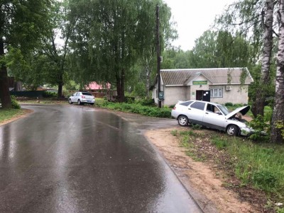 В Тверской области пьяный водитель врезался в дерево - новости ТИА