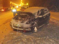 На трассе в Тверской области женщина-водитель на автомобиле врезалась в мачту освещения - Новости ТИА