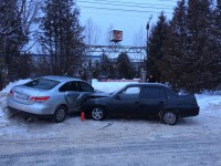 В Твери водитель при повороте не пропустил встречный автомобиль и спровоцировал ДТП - Новости ТИА