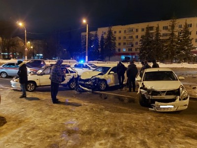 В Твери столкнулись три машины, есть пострадавший - Новости ТИА