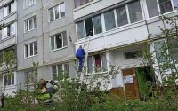 В Твери медикам пришлось пробираться к пострадавшему мужчине через балкон  - Новости ТИА