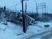 В Твери маршрутное такси вылетело с Восточного моста - Новости ТИА