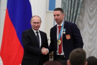 Ковальчуку, Непряевой и другим олимпийцам вручили в Кремле государственные награды и автомобили - Новости ТИА
