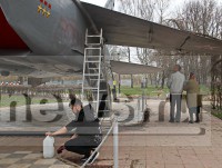 В Парке Победы вандалы разрисовали истребитель МИГ-25 - новости ТИА