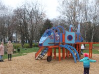 В Твери в парке Победы  появилась детская площадка в форме самолета - новости ТИА