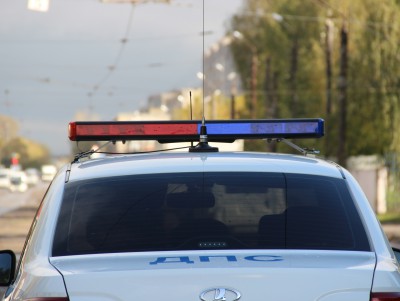 В Тверской области на трассе М-11 Lexus влетел в отбойник - Новости ТИА
