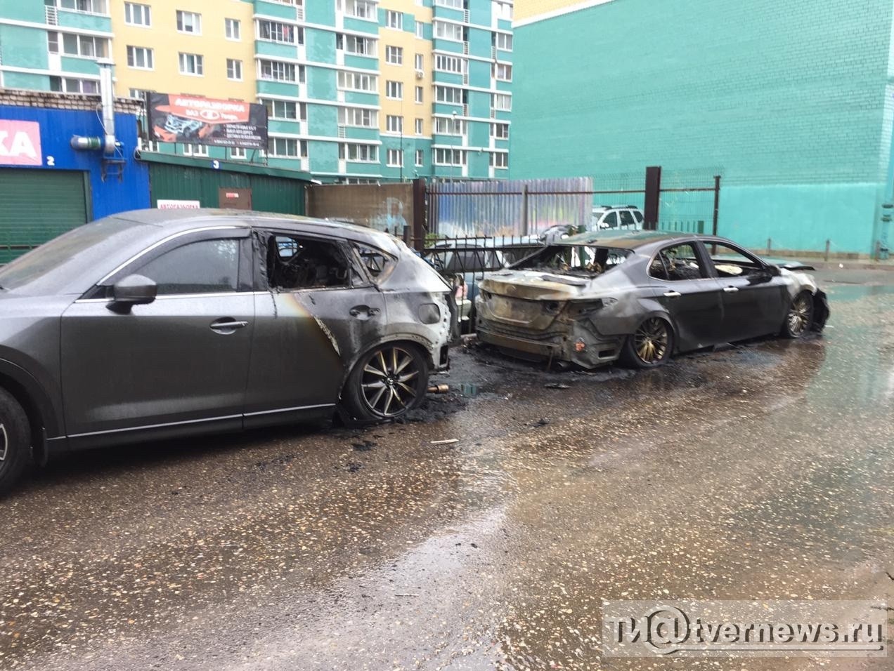 Ночью на парковке в Твери сгорели машины - ТИА