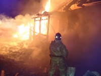 В Тверской области пожар уничтожил дачный дом и иномарку, а хозяин автомобиля доставлен в больницу с серьёзными ожогами - новости ТИА