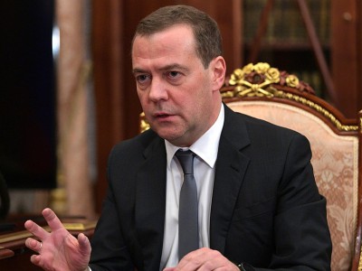 Медведев предложил ввести компенсации за ненормированный рабочий день - Новости ТИА