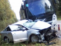 Двадцатилетний водитель иномарки погиб, въехав в стоящий пассажирский автобус  - Новости ТИА