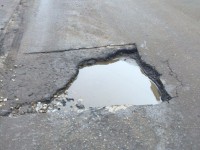 В Тверской области администрацию округа наказали за яму на дороге - Новости ТИА