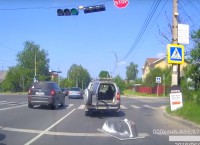 В Твери во время движения из автомобиля выпала ванна - Народные Новости ТИА