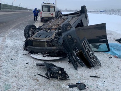 На трассе М-10 под Тверью погиб водитель перевернувшейся иномарки - Новости ТИА