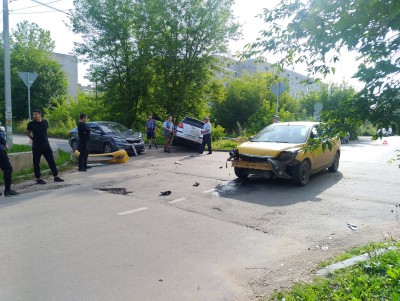 В Кимрах на небольшом перекрестке столкнулись три автомобиля - Новости ТИА