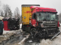 На заснеженной трассе под Вышним Волочком столкнулись фуры - Новости ТИА