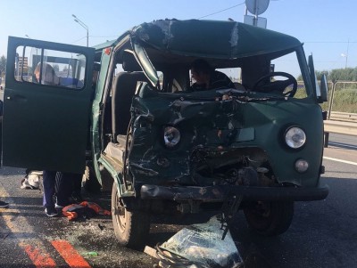 В аварии в Торжокском районе три пассажира "буханки" получили переломы - Новости ТИА