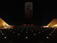 Ржевский мемориал Солдату осветили ночной иллюминацией - Новости ТИА