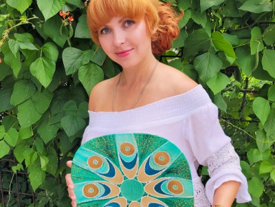 В Твери проходит выставка декоративных тарелок Елены Сёмочкиной  - новости ТИА