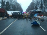 Число погибших в аварии в Вышневолоцком районе возросло до четырех: в больнице умер водитель "Валдая" - Новости ТИА