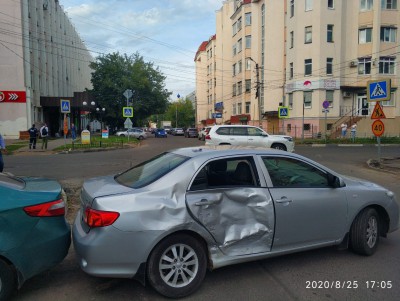 В Твери при столкновении двух автомобилей пострадал мальчик - Новости ТИА