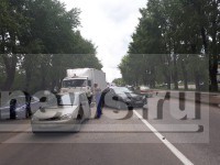 В Твери КАМАЗ протаранил на светофоре две легковушки - новости ТИА