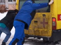 В городе Конаково машины скорой помощи застревают на нечищенных дорогах - новости ТИА