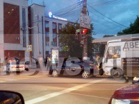В Твери столкнулись ПАЗ и иномарка: 7-летняя девочка-пассажирка маршрутки сломала нос - Новости ТИА