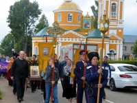 В день памяти святых Царственных Страстотерпцев в городе Бологое прошёл крестный ход - новости ТИА