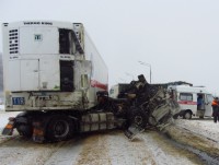 Серьезная авария на трассе в Тверской области: столкнулись две фуры и кроссовер - Новости ТИА
