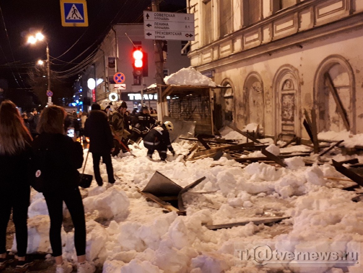 В Твери нашли должностное лицо, ответственное за обрушение навеса и  травмирование трёх женщин - ТИА