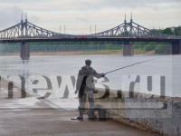 Администрация Центрального района Твери обещает покупать рыбаку новые удочки, пока вандалам не надоест их ломать - Новости ТИА