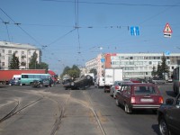 Момент аварии на площади Капошвара, где перевернулась машина, попал на видео - Новости ТИА