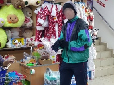 20-летний инвалид из Бежецка пугает покупателей тверских магазинов - новости ТИА