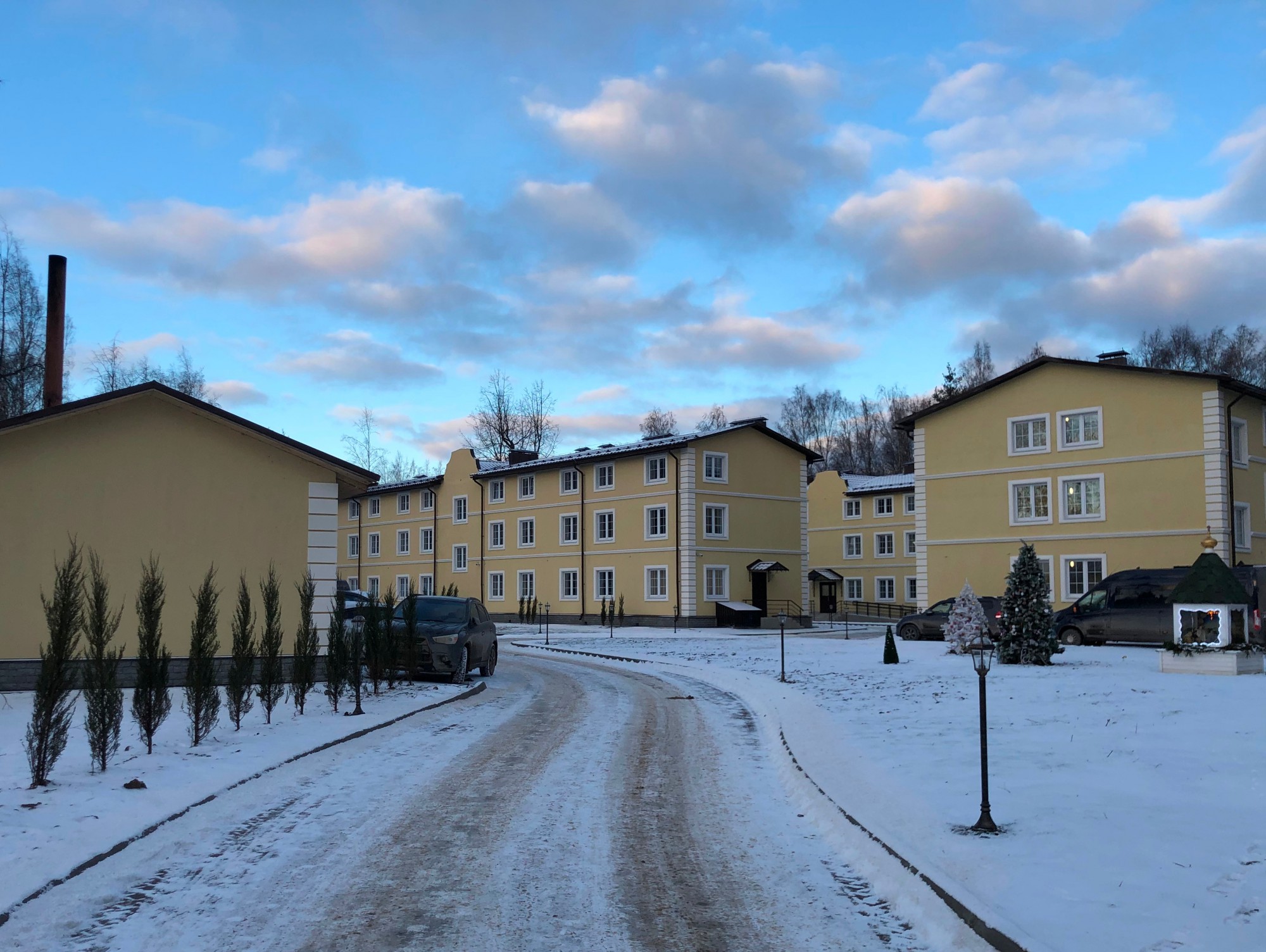 Богородицком житенном женском монастыре. Богородицкий Житенный монастырь. Богородицкий Житенный женский монастырь Осташков. Богородицкий женский монастырь Осташков Житенный в 2021 году.