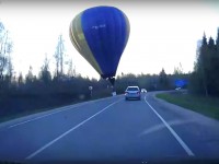 Под Тверью на обочине дороги "припарковался" воздушный шар - новости ТИА