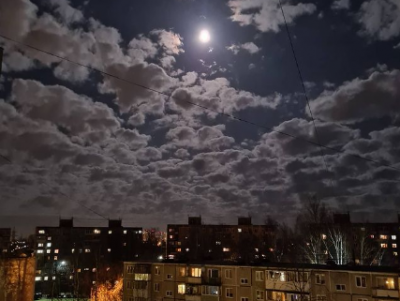 Пользователи соцсетей делятся фотографиями "Луны Червя" в Твери - новости ТИА