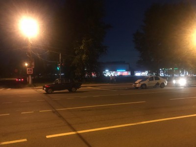 Ночью в Твери такси врезалось в "шестерку" - Новости ТИА