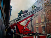 Пожар в доме во Дворе Пролетарки тушили почти три часа - новости ТИА